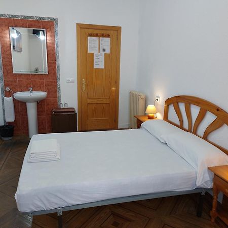 Hostal Miralva Madrid Ngoại thất bức ảnh