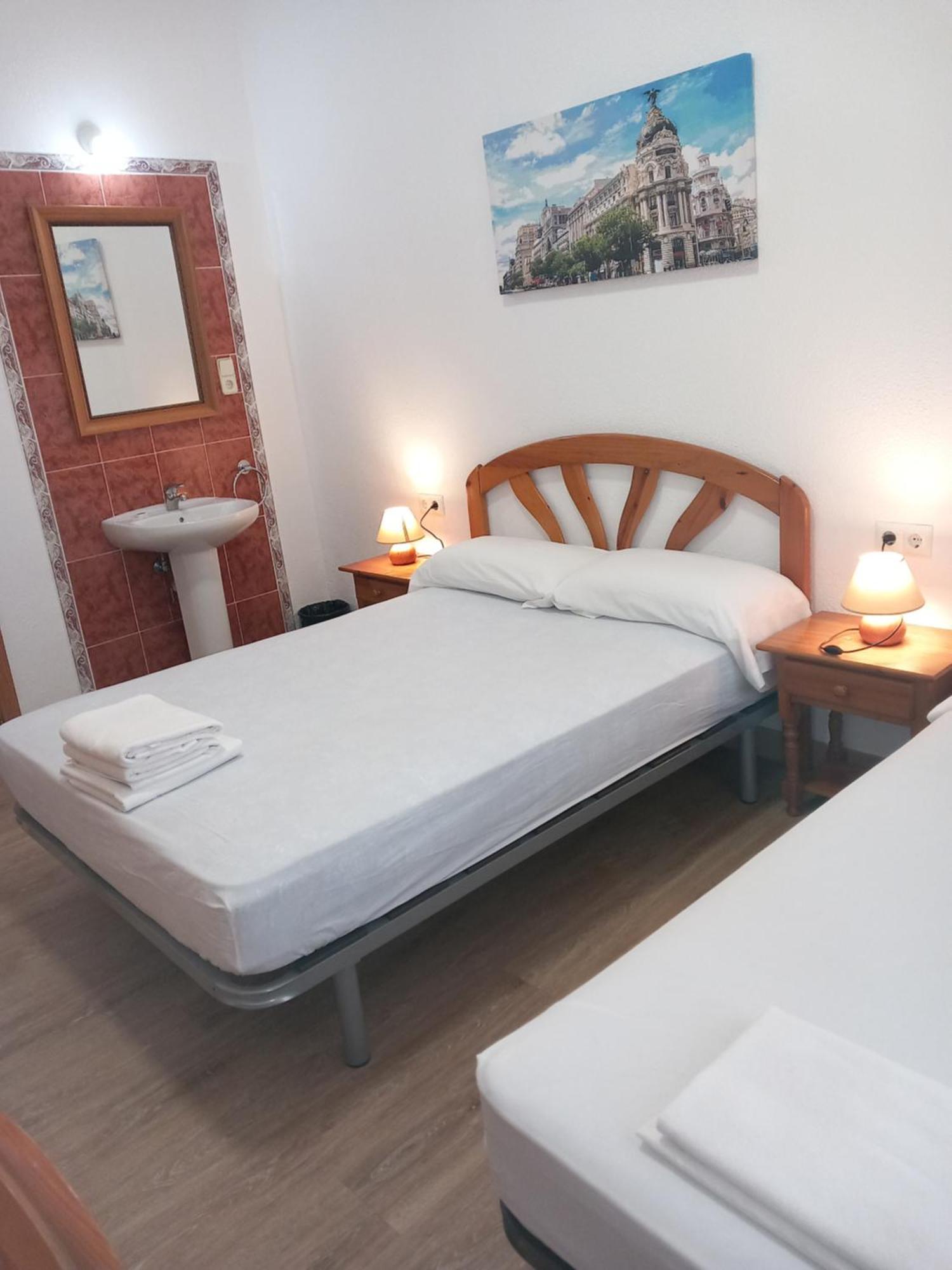 Hostal Miralva Madrid Ngoại thất bức ảnh