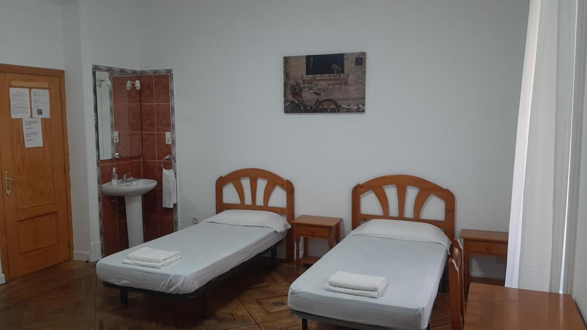 Hostal Miralva Madrid Ngoại thất bức ảnh