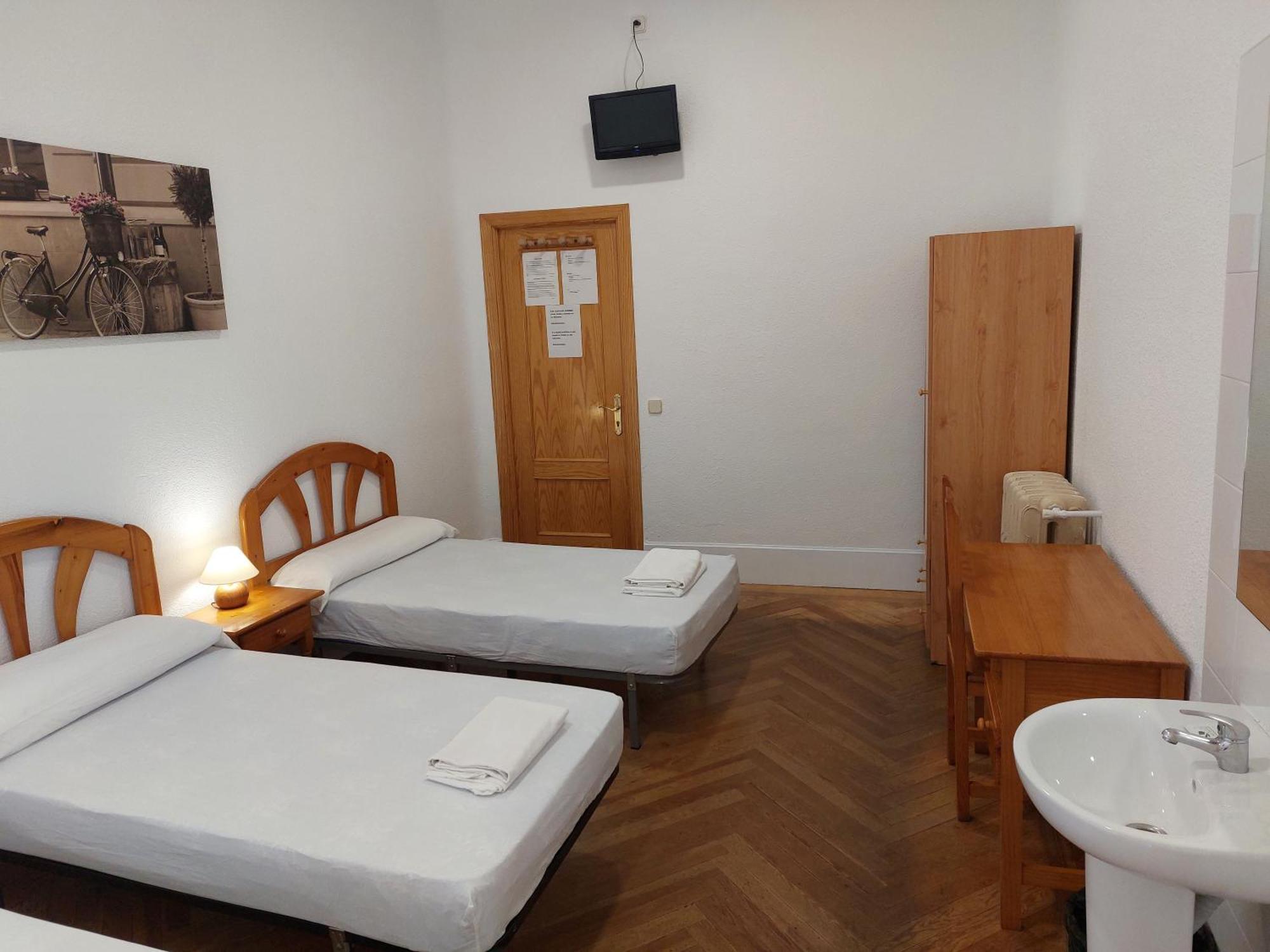 Hostal Miralva Madrid Ngoại thất bức ảnh