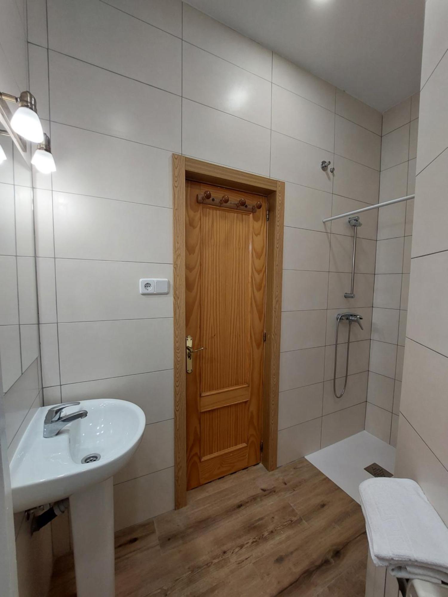 Hostal Miralva Madrid Ngoại thất bức ảnh