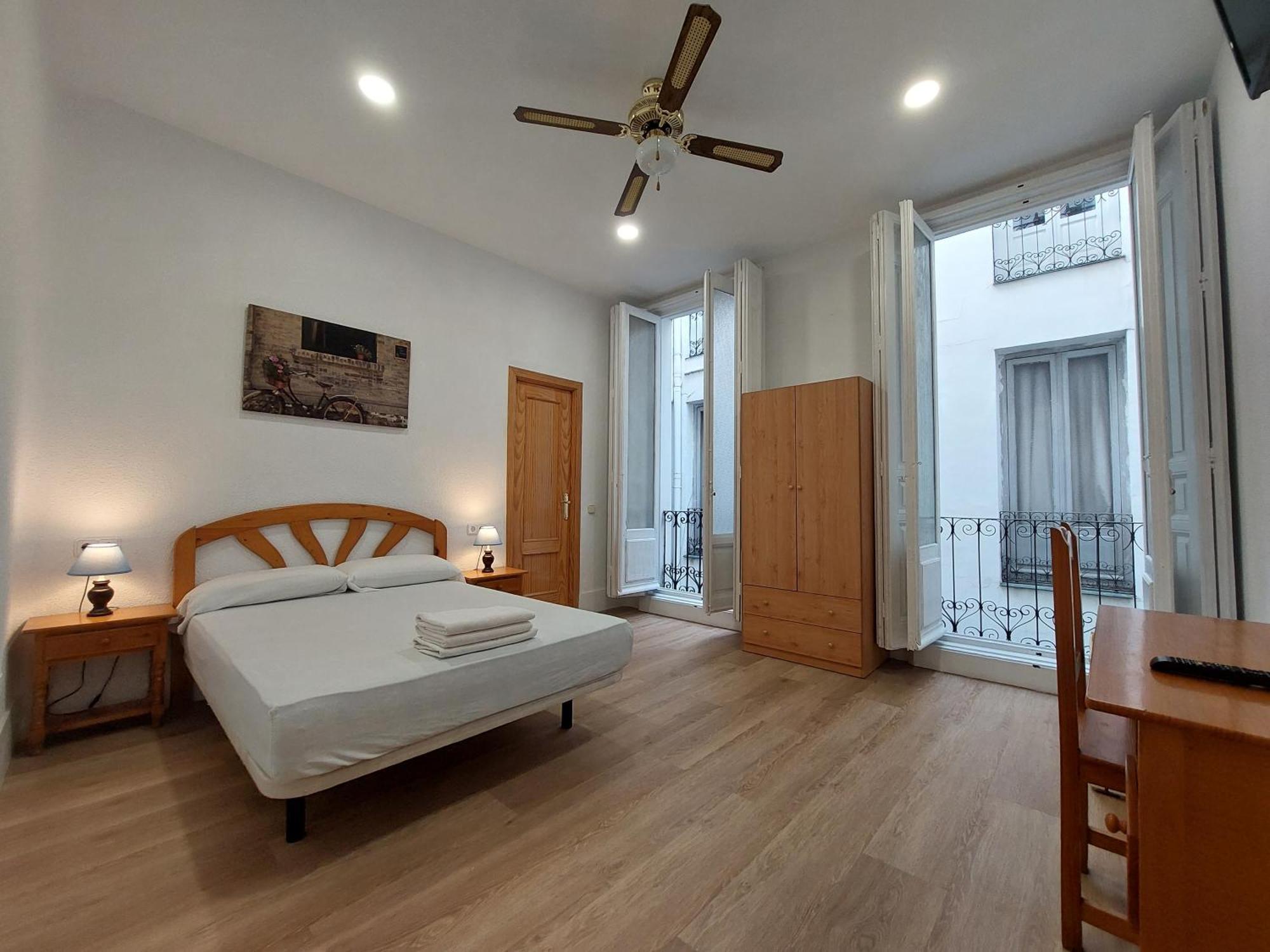 Hostal Miralva Madrid Ngoại thất bức ảnh