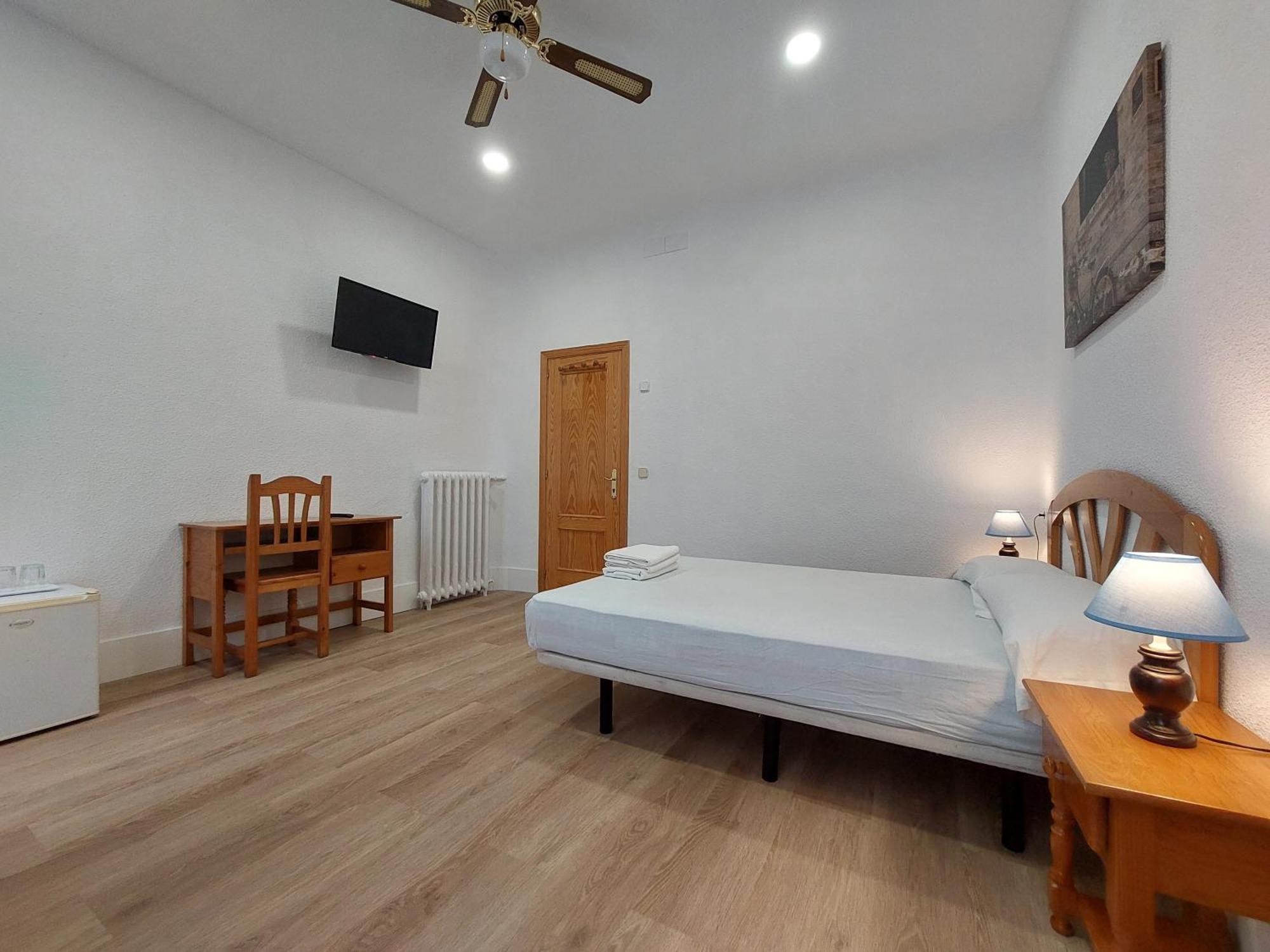 Hostal Miralva Madrid Ngoại thất bức ảnh