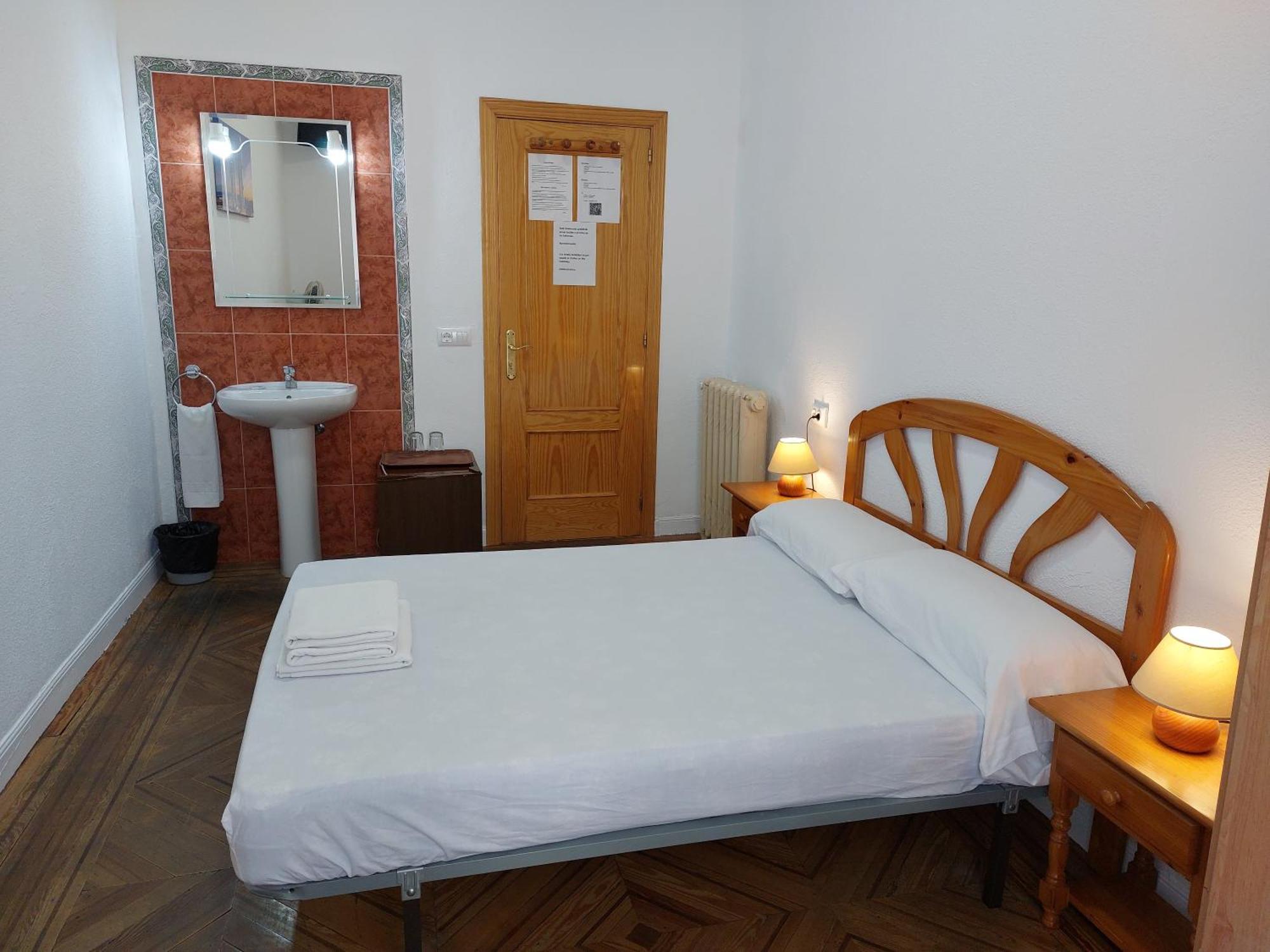 Hostal Miralva Madrid Ngoại thất bức ảnh