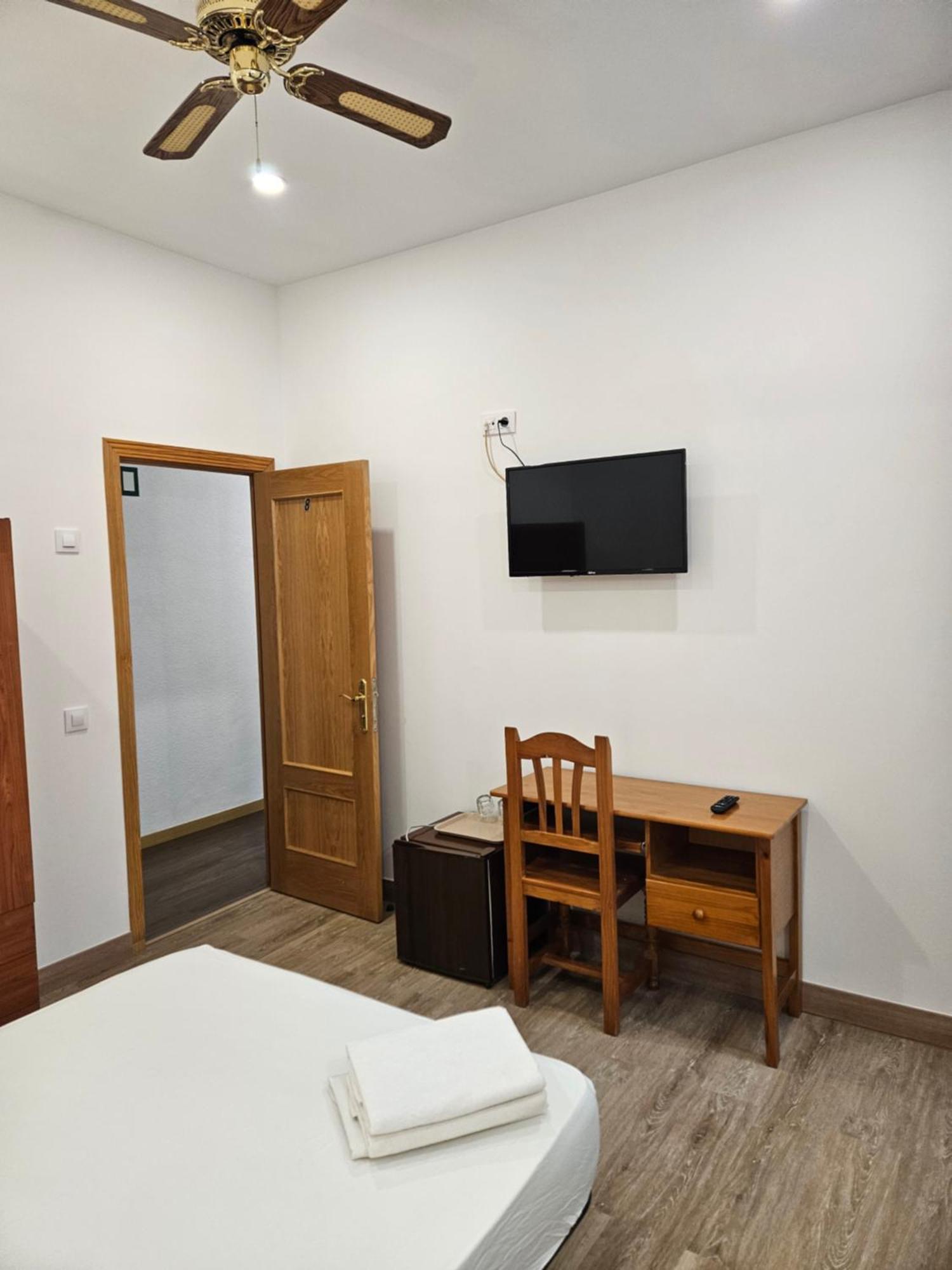 Hostal Miralva Madrid Ngoại thất bức ảnh