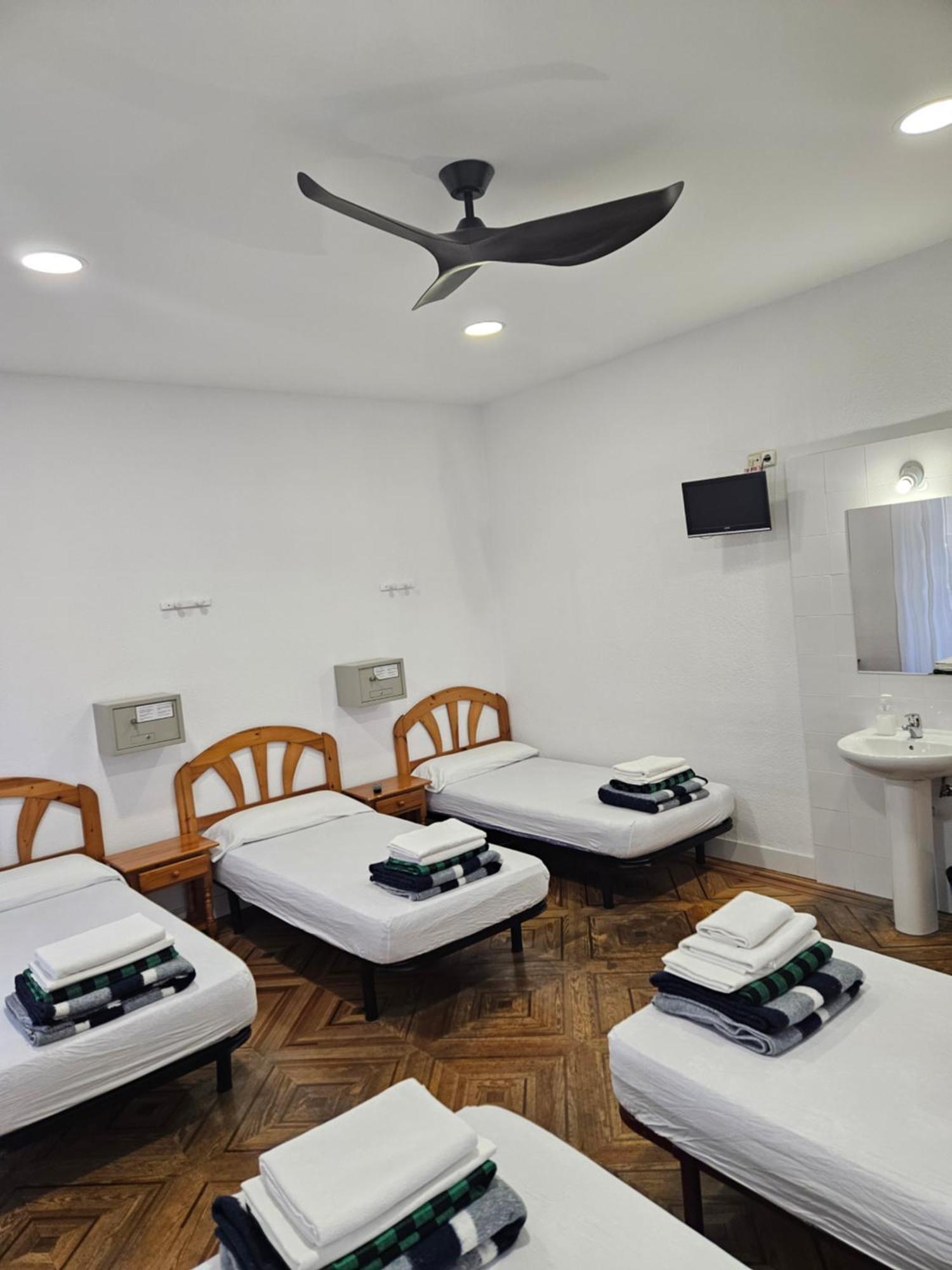 Hostal Miralva Madrid Ngoại thất bức ảnh