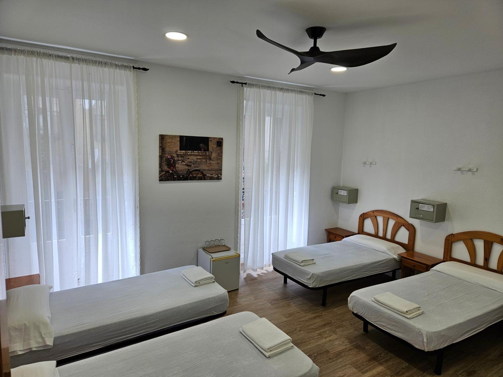 Hostal Miralva Madrid Ngoại thất bức ảnh