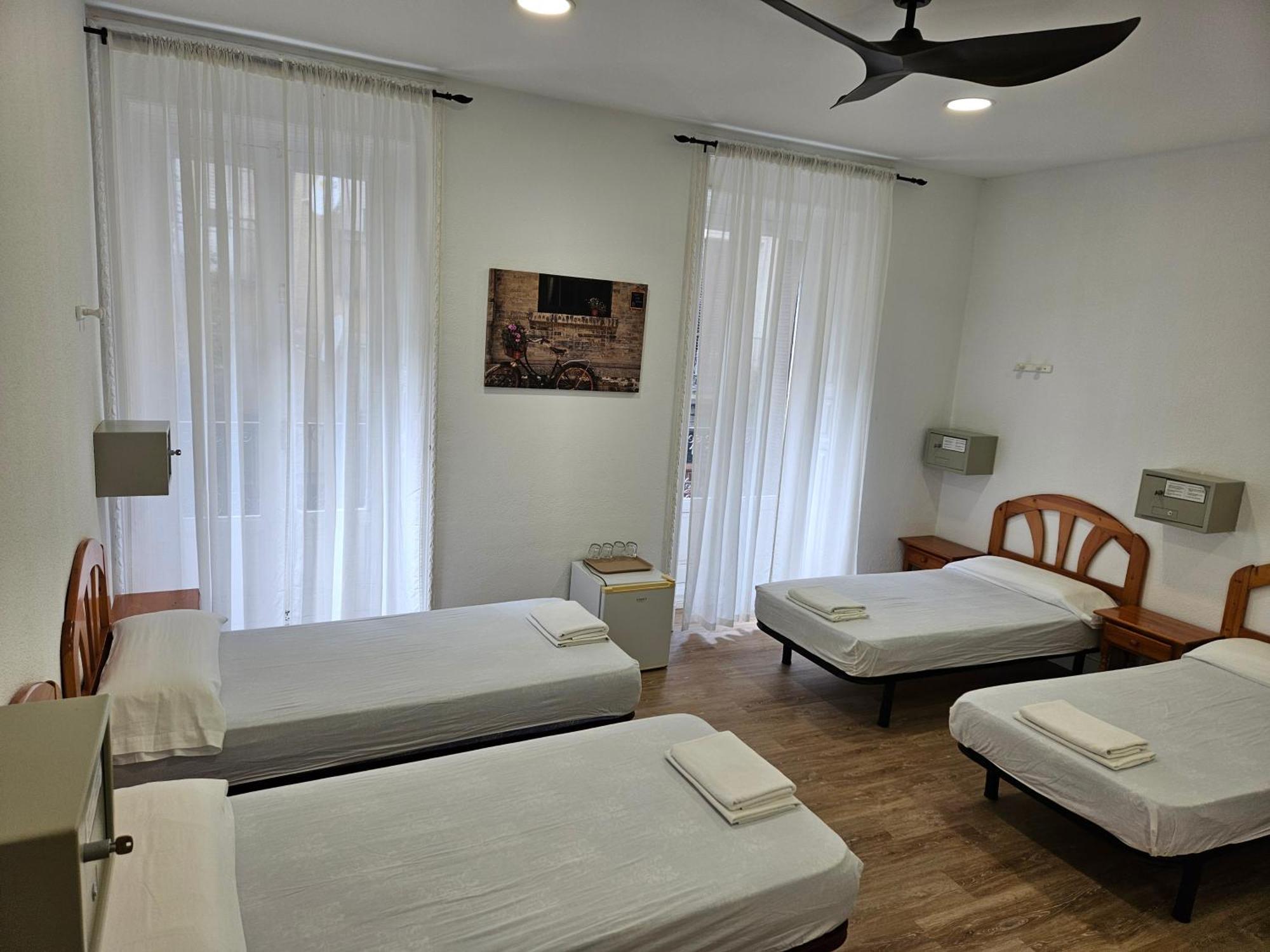 Hostal Miralva Madrid Ngoại thất bức ảnh