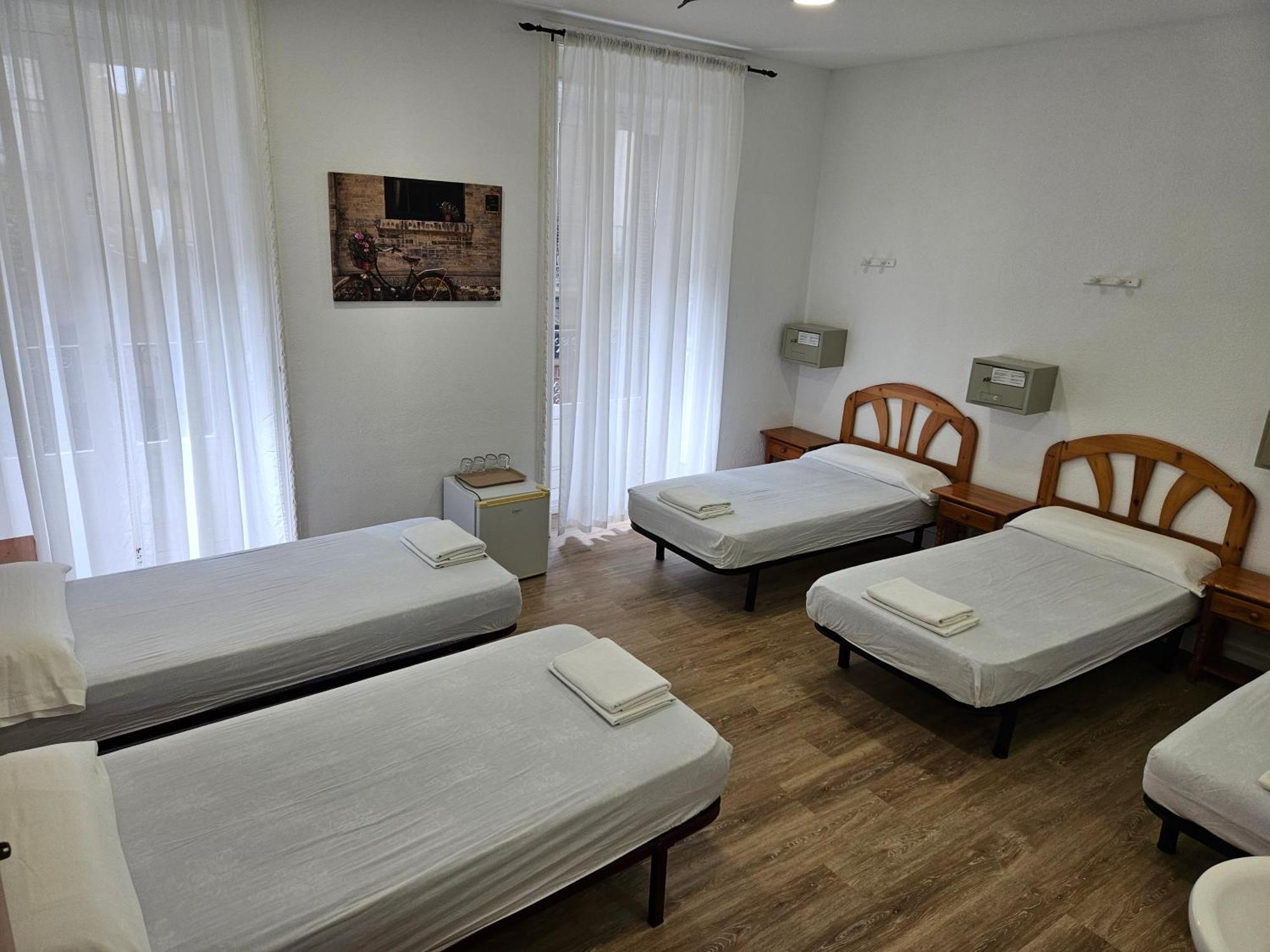 Hostal Miralva Madrid Ngoại thất bức ảnh