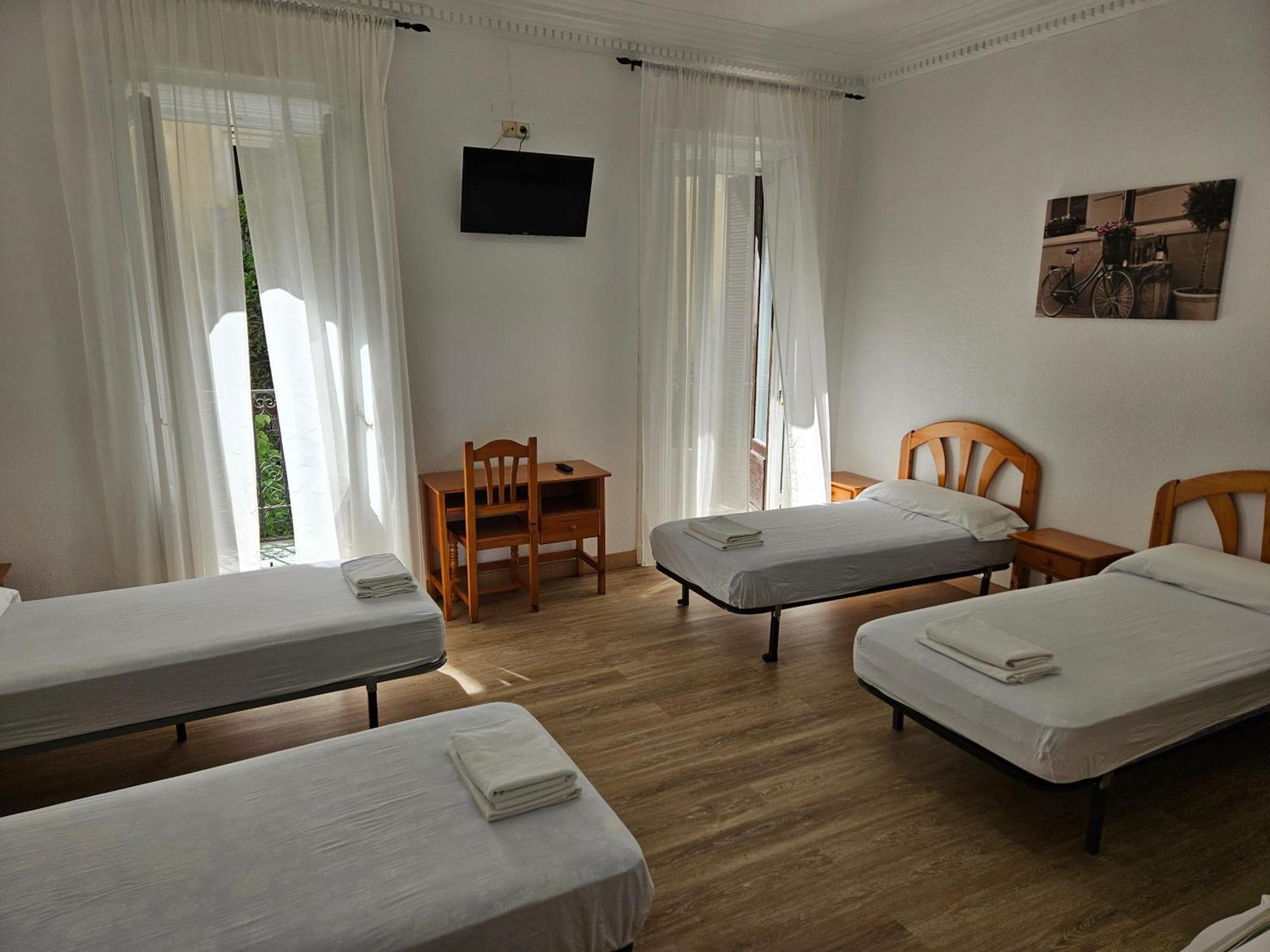 Hostal Miralva Madrid Ngoại thất bức ảnh