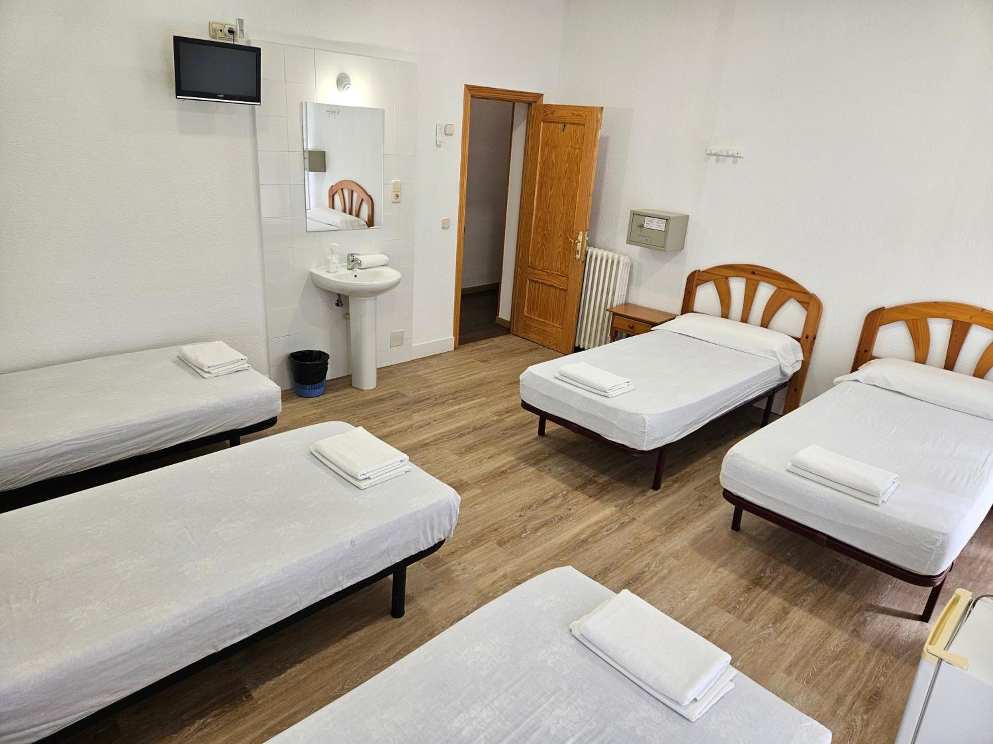 Hostal Miralva Madrid Ngoại thất bức ảnh